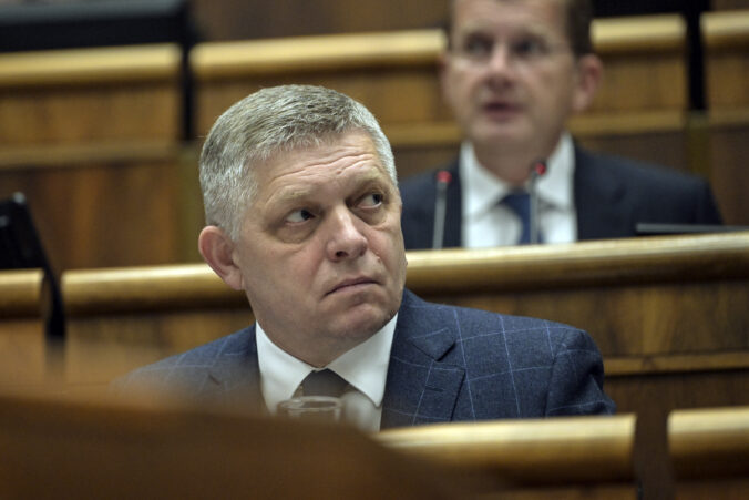 Novinár odmieta Ficove tvrdenia, kampaň britského ministerstva slúžila len na mobilizáciu mladých voličov