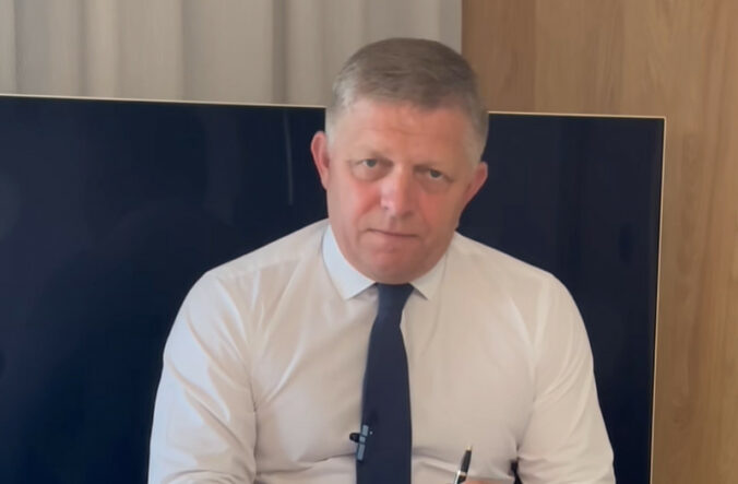 Fico hovorí o škandále ako hrom. Veľká Británia sa nevie spamätať z toho, že už nie je koloniálnou veľmocou – VIDEO