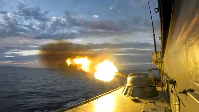 Rusko a Čína začali spoločné námorné cvičenie v Japonskom mori