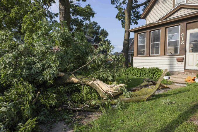 Silná letná búrka v Škótsku a severnom Anglicku narušila železničnú dopravu