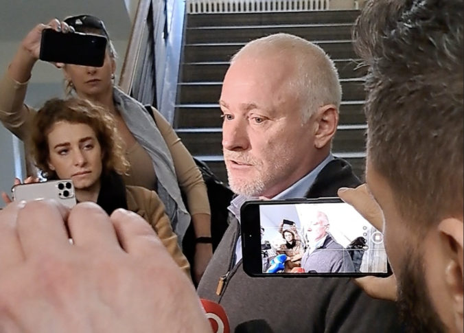 Bývalý inštruktor si zvyšok trestu za postrelenie študentky odpyká doma, rozhodnutie je právoplatné