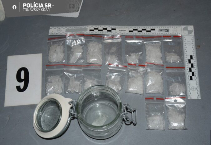Policajti zaistili viac ako 290 gramov pervitínu, páchateľom hrozí väzenie na 15 rokov