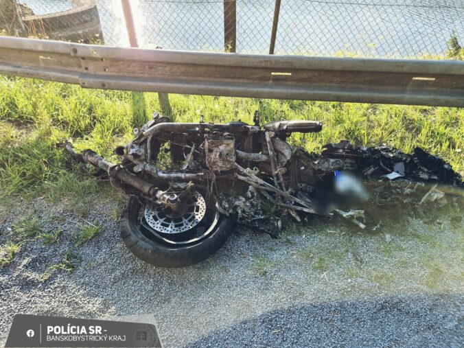 Motocyklista prešiel do protismeru a neprežil zrážku s autom – FOTO