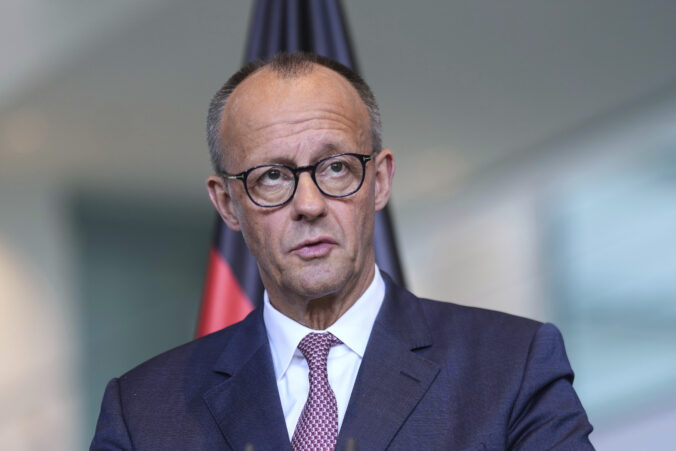 Prvých 100 dní kancelára Merza: Rýchle reformy, tvrdé slová a nečakané embargo na Izrael