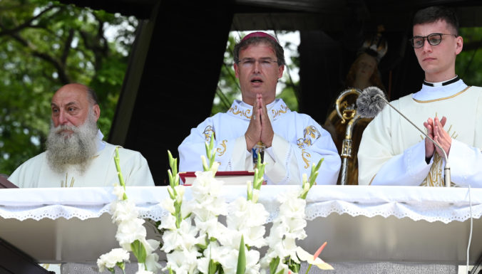 Spišský biskup František Trstenský vyzýva k modlitbám za rokovanie na Aljaške – VIDEO