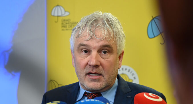 Komisár pre deti diskutoval o výzvach, ktorým čelia deti odídencov z Ukrajiny na Slovensku