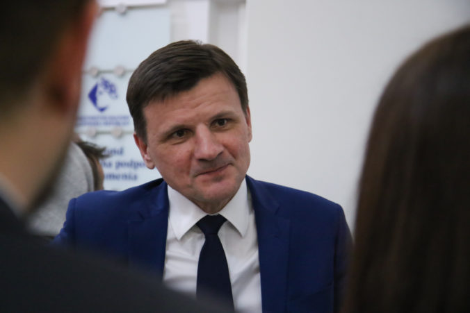 Hlina pozýva na netradičný beh, cieľom „Zlodejskej sedmičky“ je hacienda postavená z eurofondov – FOTO