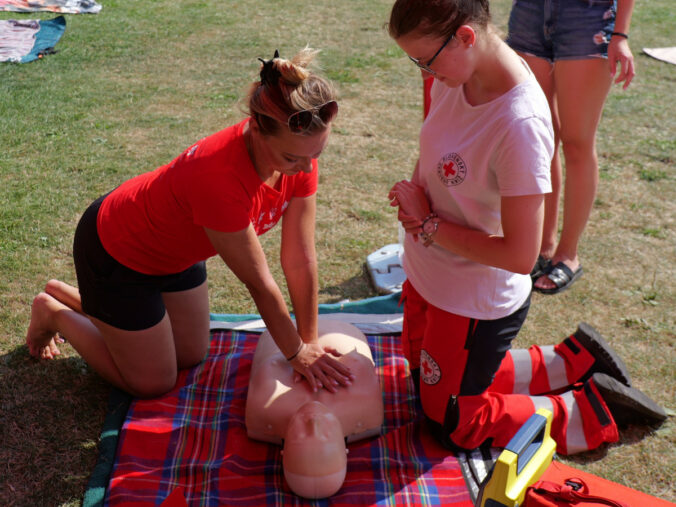 Ovládať v lete prvú pomoc môže zachrániť život, poistenie zase ušetrí peniaze