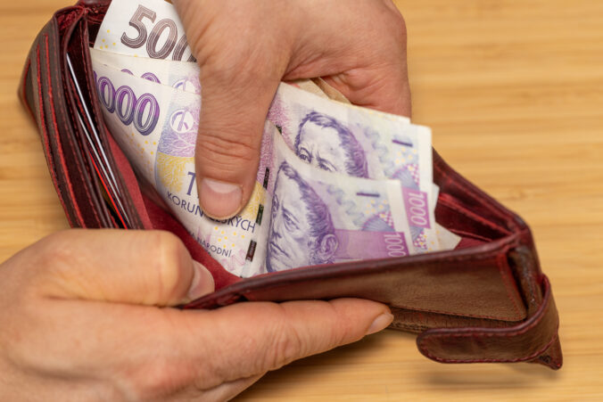 Muž 25 rokov poberal starobný dôchodok mŕtvej svokry, sociálka mu vyplatila takmer tri milióny korún