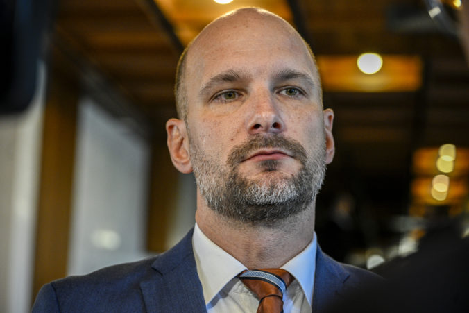 Náhubková novela rokovacieho poriadku má za cieľ potlačiť práva opozície, podľa hnutia Slovensko ide o autokratické maniere – VIDEO