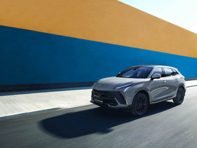 Čínske SUV a 7-miestne MPV sú teraz na Slovensku ešte lacnejšie. Dongfeng ponúka letné zľavy až do 4 000 eur