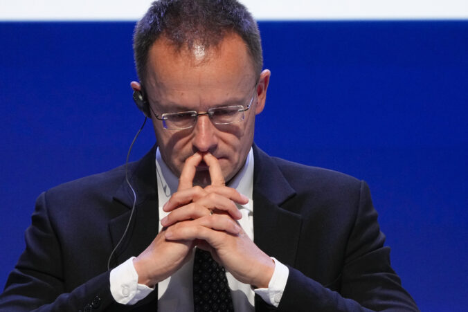 Tvrdý odkaz Szijjártóvi od ukrajinského veliteľa maďarskej národnosti zo Zakarpatia