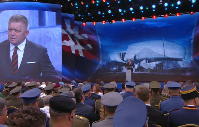 Fašizmus a nacizmus nebol ani potlačený, ani potrestaný. Odkaz SNP je podľa Fica slovenský, veľkolepý a suverénny – VIDEO