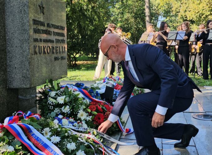 Opozícia si pripomenula výročie vypuknutia SNP. Posolstvo hrdinov SNP je dôležité aj dnes, uvádza SaS