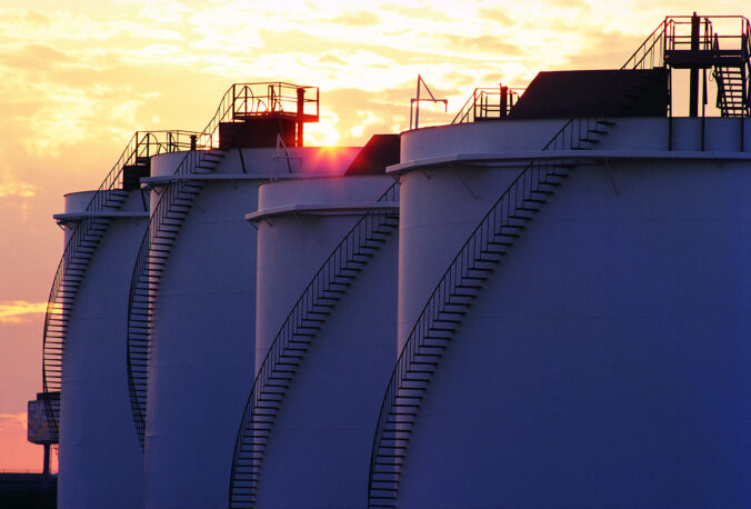 Ukrajinské drony zaútočili na dve ruské rafinérie