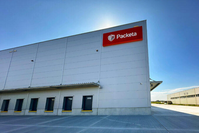 Packeta spúšťa nové logistické centrum pri Košiciach, doručovanie zásielok bude rýchlejšie a efektívnejšie – FOTO