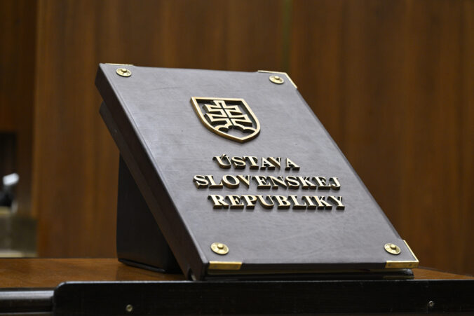 Navrhované zmeny ústavy sú mocenským pokusom o zneužitie, podľa Amnesty ide o pošliapanie práv