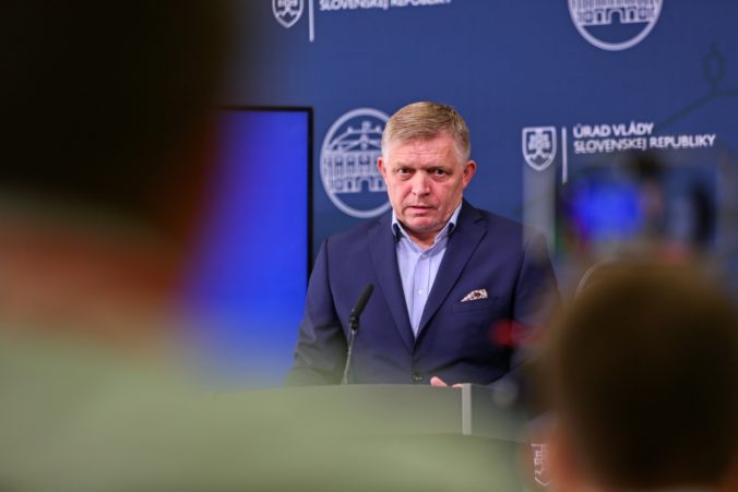 Progresívne Slovensko vyzýva Fica, aby zrušil cestu do Číny a Gašpara na odchod z čela SIS