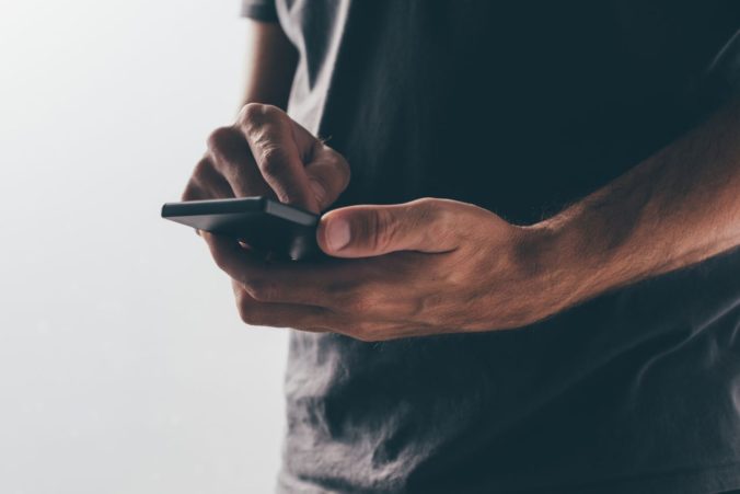 S podvodnými telefonátmi sa roztrhlo vrece, ľuďom čoraz častejšie volajú falošní policajti