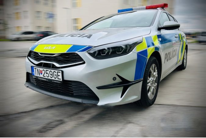 Vodiči, pozor! Diaľnica D1 pri Piešťanoch v smere na Trenčín je pre nehodu kamiónov úplne uzavretá