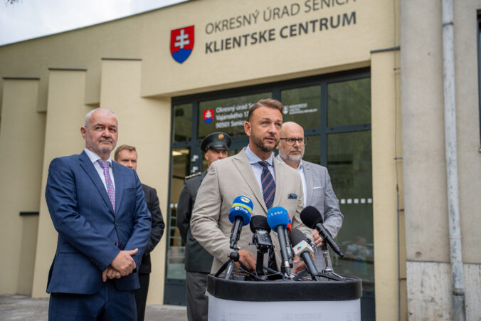 Senica má nové klientske centrum Okresného úradu, otvorilo ho ministerstvo Šutaja Eštoka – VIDEO, FOTO