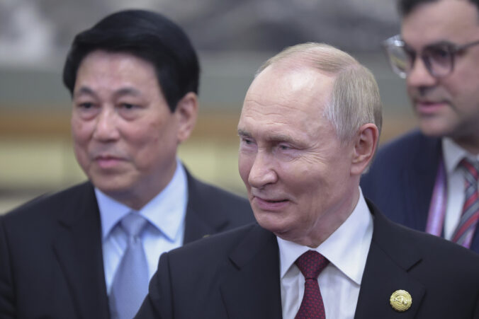 Putinov mrazivý stisk ruky, ktorý môže signalizovať ďalšiu vojnu ruského diktátora, píše The Mirror