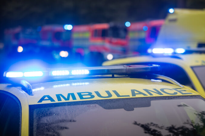 Výbuch na hudobnej akcii popálil štyroch ľudí, ženu a dieťa zachraňoval vrtuľník