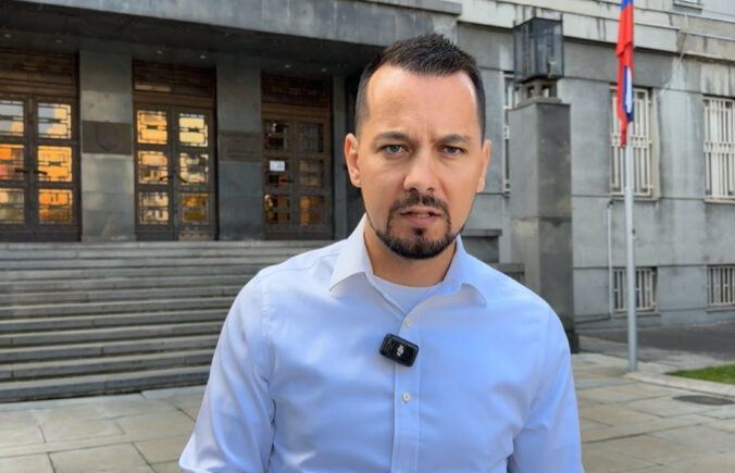 Šutaj Eštok by mal podľa Demokratov okamžite odstúpiť od zmluvy na hasičské autá, Šeliga hovorí o amaterizme ministra – VIDEO