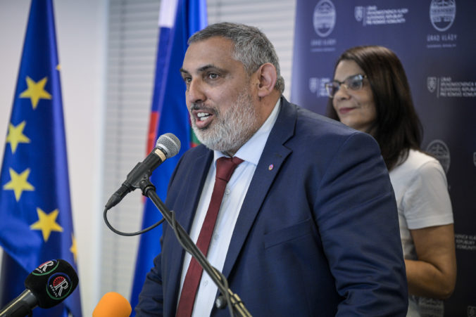 Vláda schválila zmenu a doplnenie štatútu splnomocnenca pre rómske komunity, reaguje na zistenia NKÚ