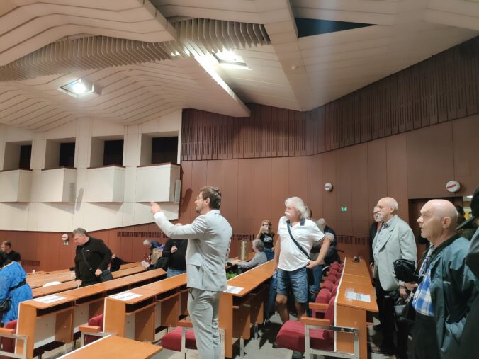 Búrlivá diskusia. Košickí poslanci rokovali o petícii za zachovanie pomníka na Námestí osloboditeľov