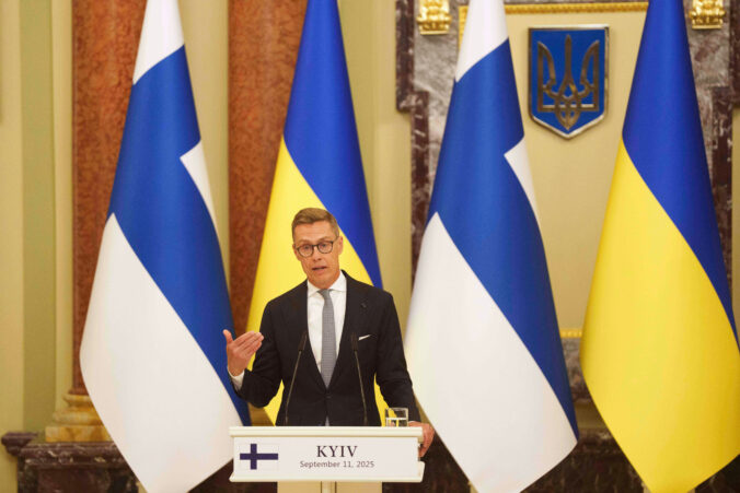 Fínsky prezident natvrdo: Maďarsko a Slovensko kŕmia ruskú armádu