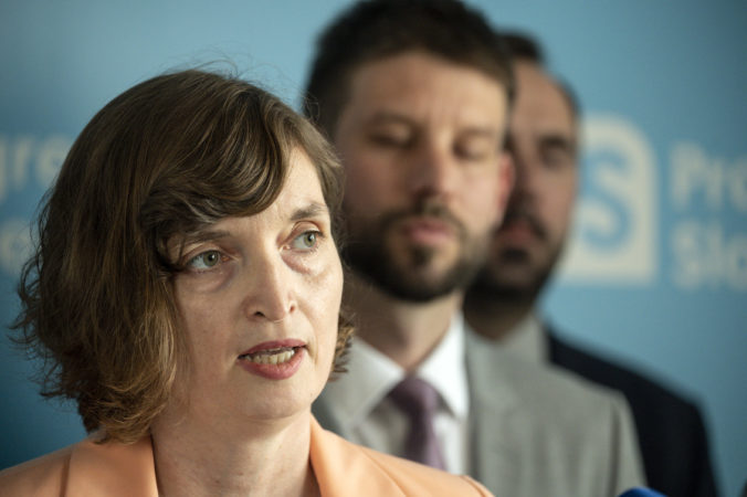 Progresívci pre krádeže v obchodoch zvolávajú mimoriadny výbor, pozvú Šutaja Eštoka aj Suska