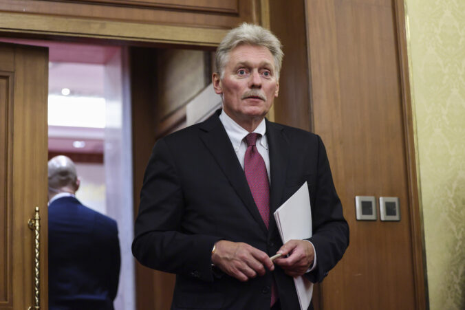 Mierové rokovania s Ukrajinou sú pozastavené, vyhlásil Putinov hovorca