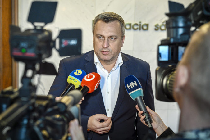 Danko tvrdí, že Radačovský so stranou už nekomunikuje, klub udržali len vďaka poslancovi zo Smeru
