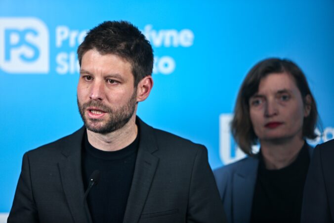 Prieskum ukázal kto má najvernejších voličov. PS vedie, Hlas slabne a Demokrati ťažia z chaosu