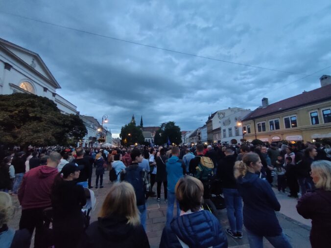 Dosť bolo Fica, vlastizrada aj hanba, kričalo sa na proteste proti ožobračovaniu v Košiciach – FOTO