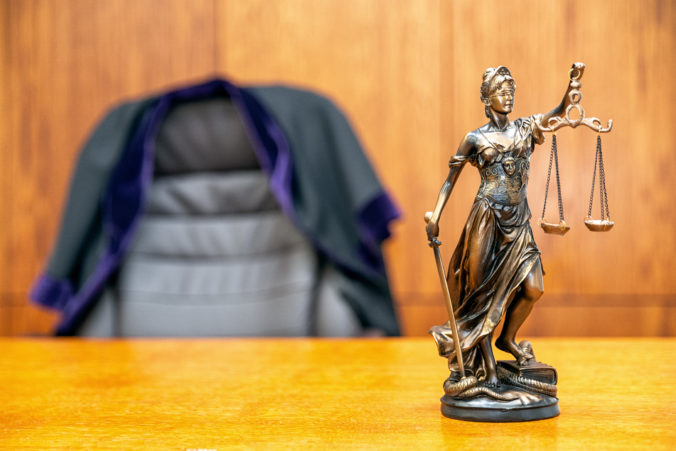 Rozhodovanie sudcu nesmie ovplyvniť jeho blízky vzťah s novinárom, uznesenie schválila Súdna rada SR