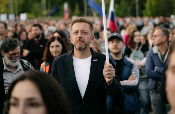 Blanár skritizoval českého ministra. Jeho účasť na proteste v Bratislave označil za zasahovanie do vnútorných vecí – VIDEO, FOTO