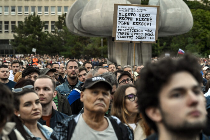 Opozícia zvoláva na utorok 23. septembra ďalšie protesty proti „ožobračovaniu ľudí“