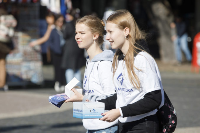 Zbierka Biela Pastelka pomáha nevidiacim a slabozrakým, dobrovoľníci sa opäť vydajú do ulíc