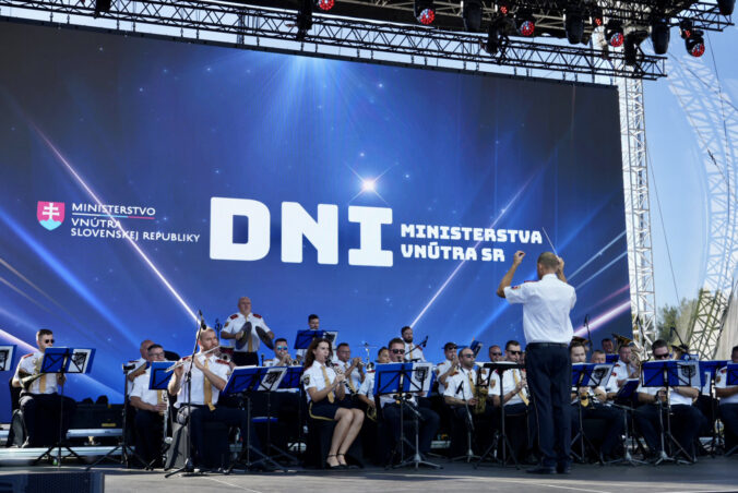 Hasiči a policajti opäť dokázali, že sú hrdinami. Ministerstvo im odovzdalo pamätné medaily za záchranu životov – FOTO