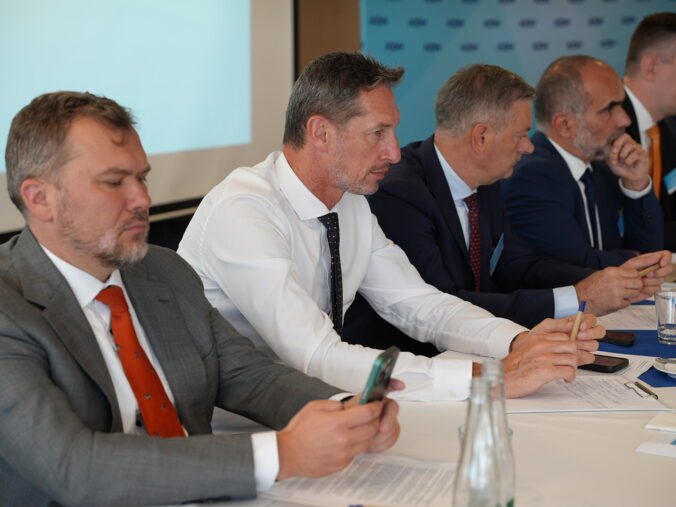 KDH podporuje zmrazenie poslaneckých platov, za konsolidáciu však nesie hlavnú zodpovednosť vláda – VIDEO