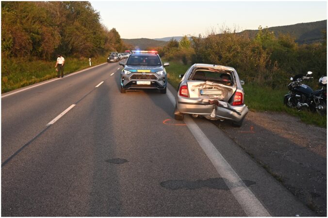 Motocyklista narazil do osobného auta, po prevoze do nemocnice zraneniam podľahol – FOTO