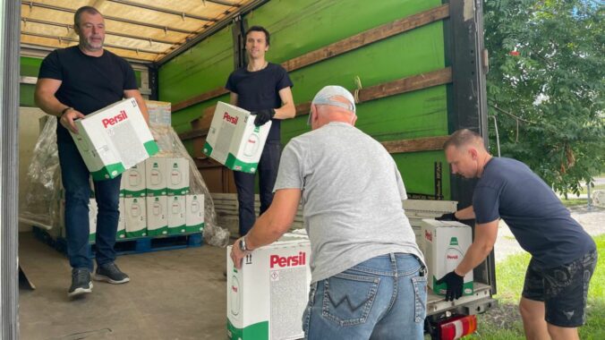 Spoločnosť Henkel Slovensko venovala pracie a čistiace prostriedky materským školám na Ukrajine