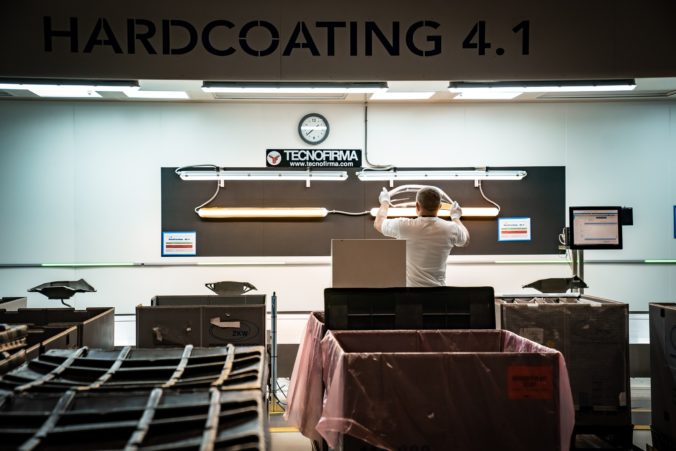 Spoločnosť ZKW Krušovce bude namiesto prepúšťania prijímať nových zamestnancov, informoval minister Tomáš