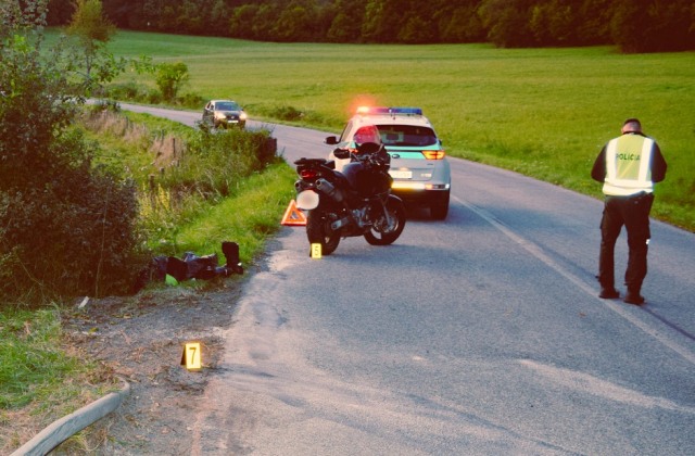 Tragická nehoda v okrese Žarnovica si vyžiadala život motorkára, ťažkým zraneniam podľahol v nemocnici – FOTO