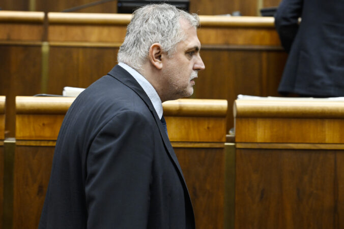 Ak bude mať SNS pred voľbami v prieskumoch pod päť percent, bude uvažovať o spájaní síl, vyhlásil Michelko