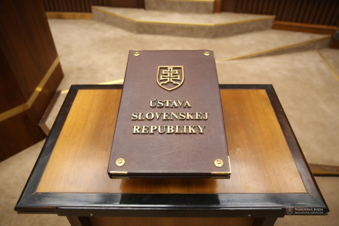 Benátska komisia podľa právnikov potvrdila obavy o rizikách novely ústavy, znepokojivé sú najmä nedefinované pojmy