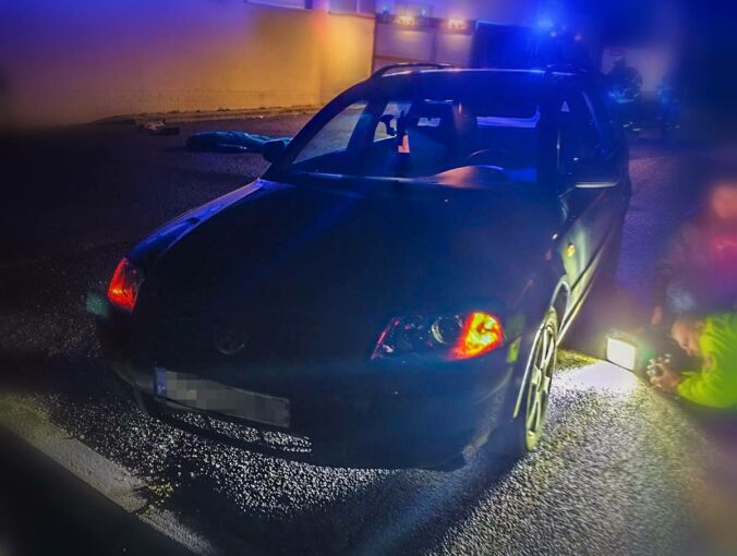 Tragická nehoda v okrese Gelnica. Vodič zachytil autom chodca, ťahal ho zakliesneného do obce – FOTO