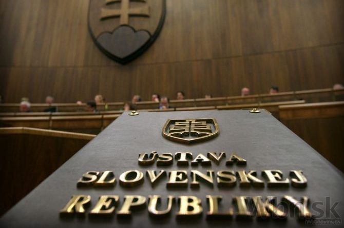 Ľudské práva sa novelou ústavy ešte viac obmedzia, Amnesty International hovorí o zdrvujúcej správe